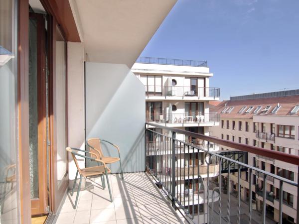 Hotel Gozsdu Court : photo 10 de la chambre appartement 1 chambre de luxe avec balcon 
