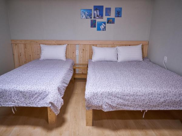 Seoul Station R Guesthouse : photo 2 de la chambre chambre triple avec salle de bains privative