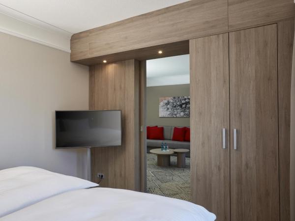 H4 Hotel Hannover Messe : photo 1 de la chambre suite junior avec accès au salon exécutif