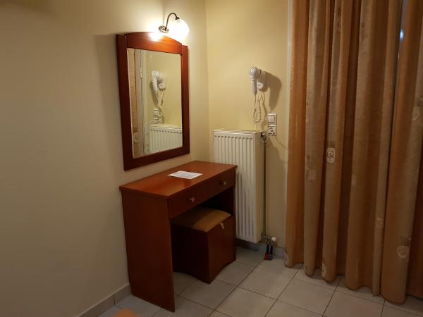 Hotel Nevada Kalamata : photo 4 de la chambre chambre double avec balcon