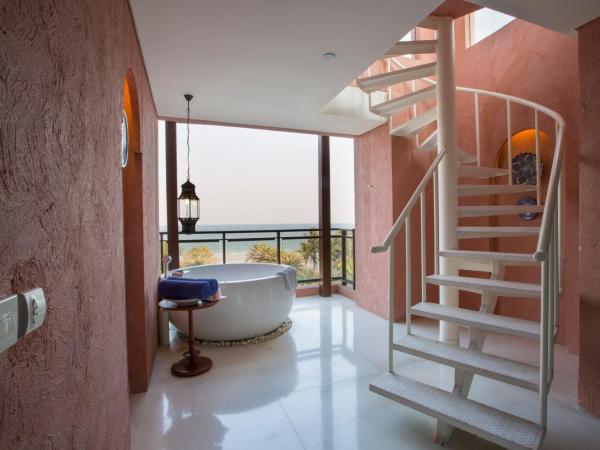 Marrakesh Hua Hin Resort & Spa : photo 10 de la chambre celestial suite balcony jacuzzi