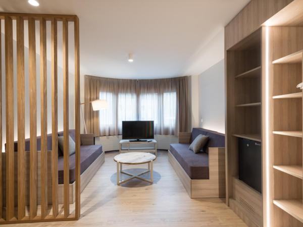 Hotel & Aparthotel Cosmos : photo 5 de la chambre chambre familiale deluxe