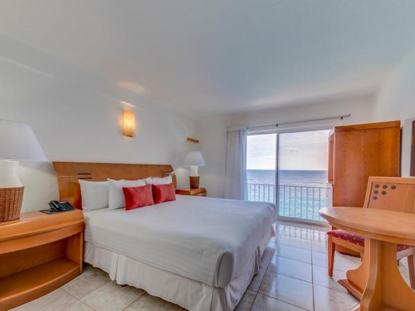 Coral Princess Hotel & Dive Resort : photo 7 de la chambre hébergement lit king-size de luxe – côté océan