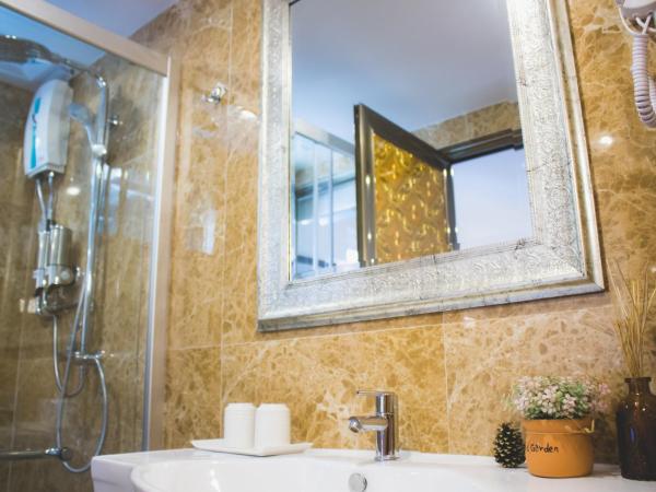 Maverick Ratchada Hotel : photo 5 de la chambre chambre lit king-size supérieure