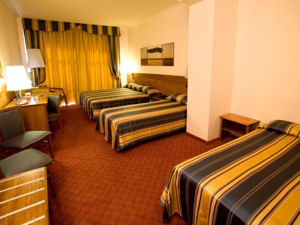 Hotel Master : photo 1 de la chambre chambre quadruple