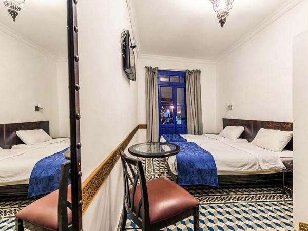 Hôtel Central : photo 4 de la chambre chambre lits jumeaux