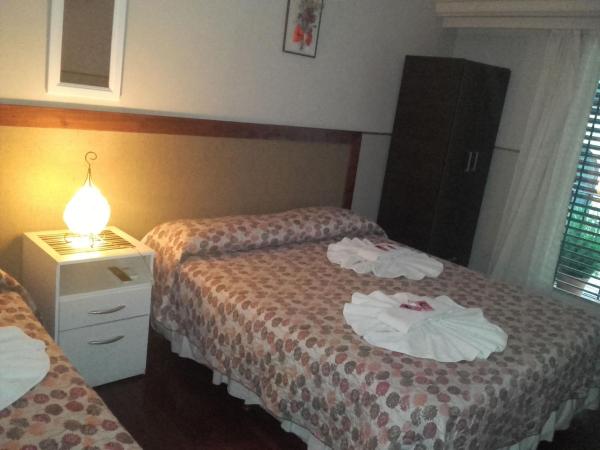 Posada La Casona : photo 3 de la chambre chambre triple avec salle de bains commune