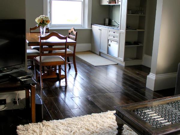 Old Bishop's Quarters Heritage, Modern & Unique Accommodation : photo 7 de la chambre appartement - vue sur mer