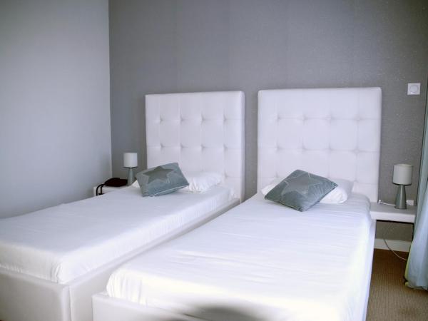 Hotel Bleu Azur : photo 4 de la chambre chambre double ou lits jumeaux standard avec balcon