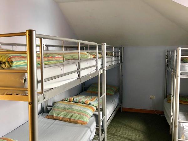 Narrara Backpackers Hobart : photo 4 de la chambre chambre double avec salle de bains commune