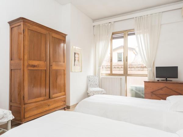 Cristina Rossi Bed&Breakfast : photo 2 de la chambre chambre lits jumeaux avec salle de bains privative séparée