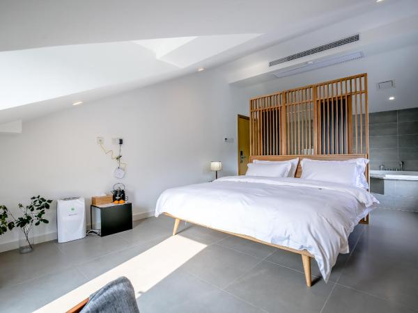 Hangzhou Sansu Hotel : photo 1 de la chambre chambre lit queen-size avec baignoire spa