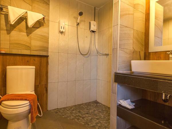 Phi Phi Top View Resort : photo 2 de la chambre chambre familiale avec balcon