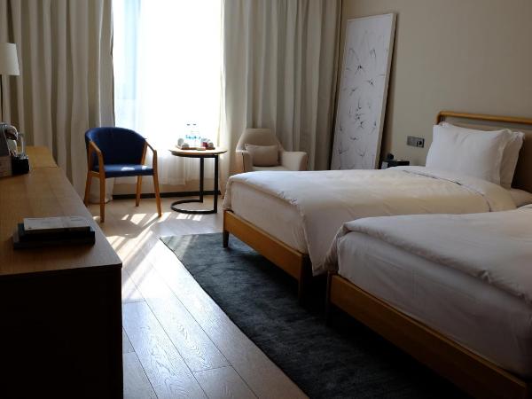 The Nook Hotel Hangzhou - A design hotel, Near subway : photo 7 de la chambre hill view twin room-free minibar and free daily afternoon tea