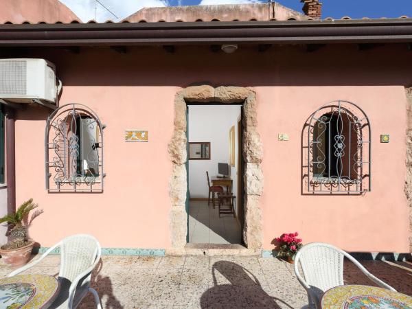 Hotel Villino Gallodoro : photo 2 de la chambre chambre double ou lits jumeaux supérieure avec terrasse – vue sur mer
