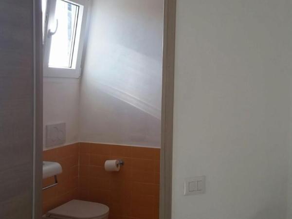 Sunny Home : photo 3 de la chambre chambre simple avec salle de bains privative