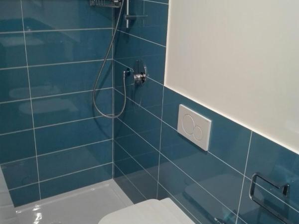 Sunny Home : photo 4 de la chambre chambre double avec salle de bains privative