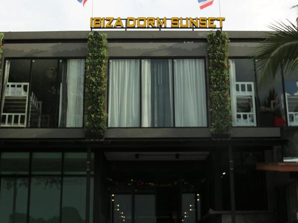 Ibiza Phi Phi : photo 4 de la chambre lit dans dortoir mixte de 8 lits - vue sur coucher de soleil