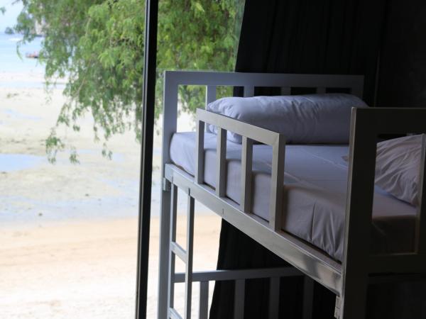 Ibiza Phi Phi : photo 6 de la chambre lit dans dortoir mixte de 8 lits - vue sur mer