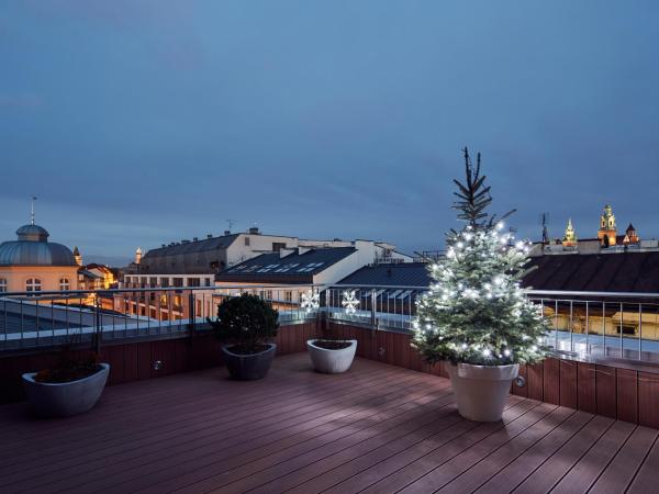 Aparthotel Best Views : photo 9 de la chambre hébergement grand lux - vue sur terrasse