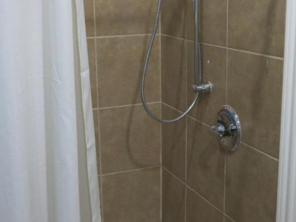 Super 8 by Wyndham Houston North I-45 : photo 4 de la chambre studio de luxe avec 2 lits doubles - non-fumeurs