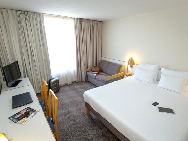 Novotel Perpignan Nord Rivesaltes : photo 5 de la chambre chambre double standard avec canapé