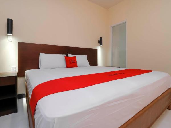 RedDoorz Plus near Halim Perdanakusuma 2 : photo 1 de la chambre chambre double