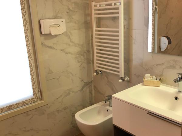 Relais Dei Mandorli : photo 5 de la chambre chambre double avec salle de bains privative