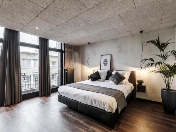 Upstairs Hotel : photo 2 de la chambre grande chambre - vue sur rue