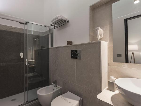 Nostos rooms & Apartments : photo 3 de la chambre chambre quadruple avec balcon