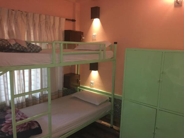 Kiwi Backpackers Hostel Pokhara : photo 1 de la chambre lit dans dortoir mixte de 4 lits