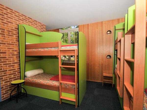 Auberge de Jeunesse de Saintes : photo 2 de la chambre lit dans dortoir pour femmes de 6 lits