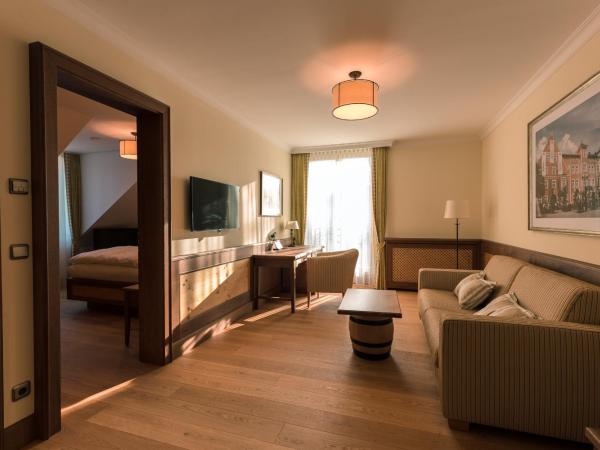 Hotel & Gaststätte zum Erdinger Weißbräu : photo 3 de la chambre suite