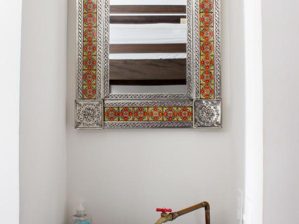 Los Muertos Hostal : photo 6 de la chambre lit simple dans dortoir de 8 lits - frida