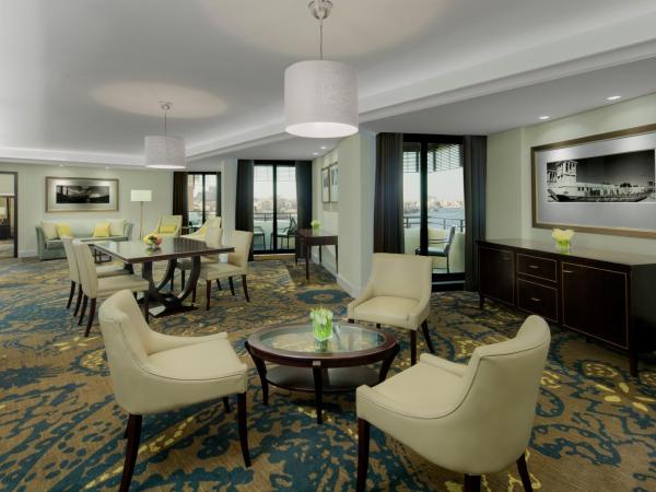 Radisson Blu Hotel, Dubai Deira Creek : photo 6 de la chambre grande suite avec accès au salon - comprend une navette gratuite pour kite beach, dubai mall / burj khalifa - vue sur crique