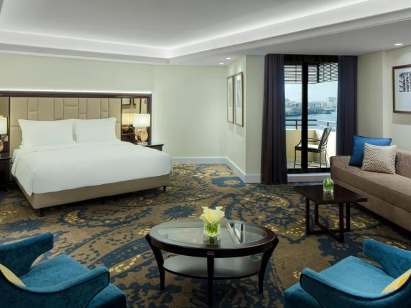 Radisson Blu Hotel, Dubai Deira Creek : photo 7 de la chambre suite junior avec accès au salon - comprend une navette gratuite pour kite beach, dubai mall / burj khalifa - vue sur crique