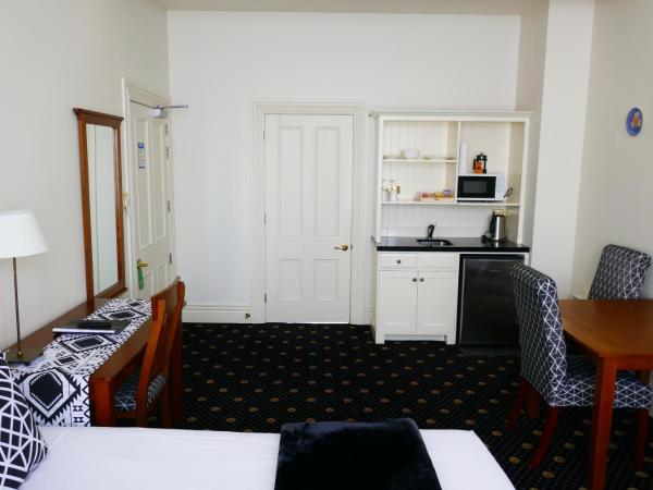 Highland House Boutique Hotel : photo 6 de la chambre studio queen with shower (shower-no bath-downstairs)