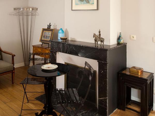 Maison d'Hôte de Myon : photo 2 de la chambre chambre double avec lit d'appoint