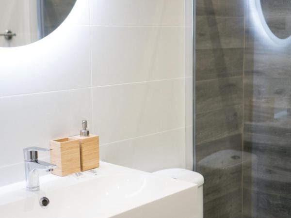 The Lights City Rooms : photo 10 de la chambre chambre double supérieure avec balcon