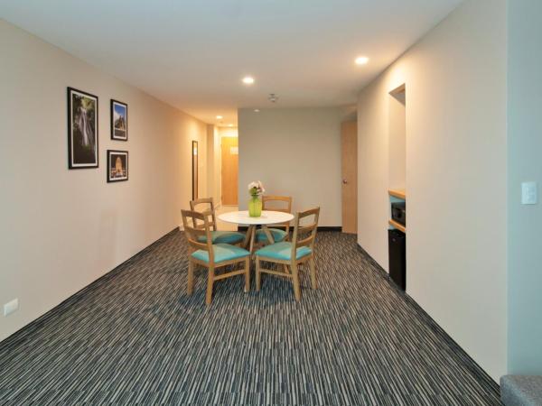 CHN Hotel Monterrey Aeropuerto, Trademark by Wyndham : photo 8 de la chambre suite lit king-size – non-fumeurs