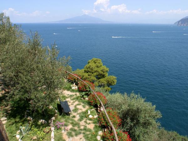 Hotel La Tonnarella : photo 5 de la chambre chambre familiale (2 adultes et 2 enfants)