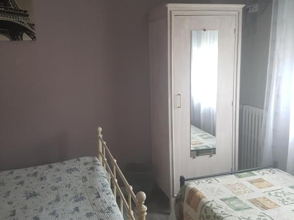 Hotel Bernieres : photo 3 de la chambre chambre triple - 5me tage