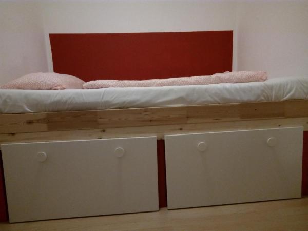 Hostel 45 : photo 2 de la chambre chambre simple avec toilettes et douche communes