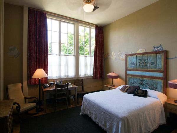 McMenamins Kennedy School : photo 9 de la chambre chambre lit queen-size
