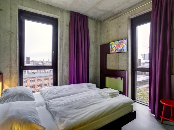 MEININGER Hotel Berlin East Side Gallery : photo 1 de la chambre chambre lits jumeaux