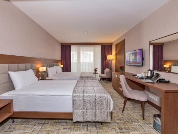 Land Park Hotel : photo 5 de la chambre chambre familiale avec balcon