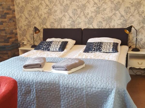 Centralstationens Vandrarhem : photo 8 de la chambre chambre quadruple avec salle de bains commune