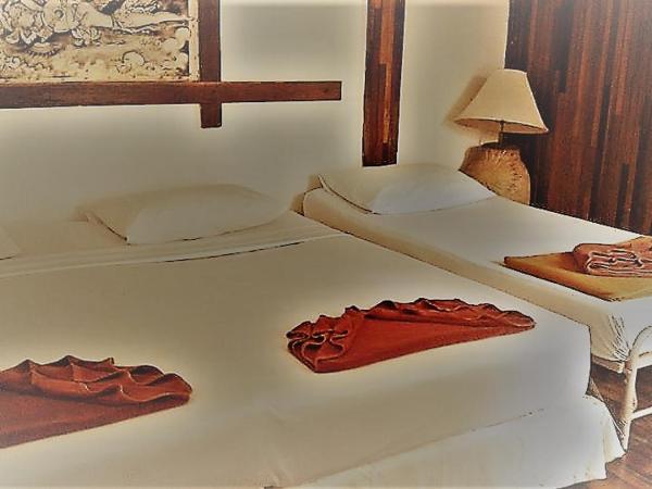 Tropical Garden Bungalow : photo 2 de la chambre chambre triple avec balcon