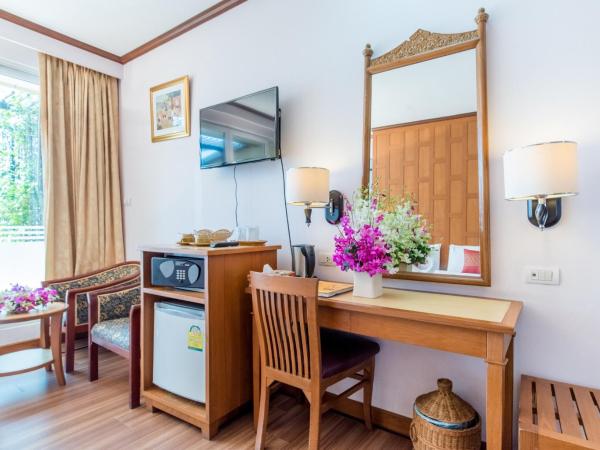 New Siam Riverside - SHA Certified : photo 5 de la chambre chambre double supérieure - vue sur ville