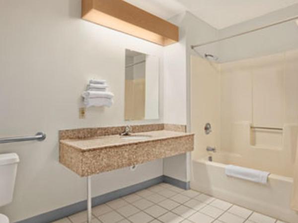 Hilltop Inn Pittsburgh : photo 1 de la chambre chambre simple - accessible aux personnes à mobilité réduite